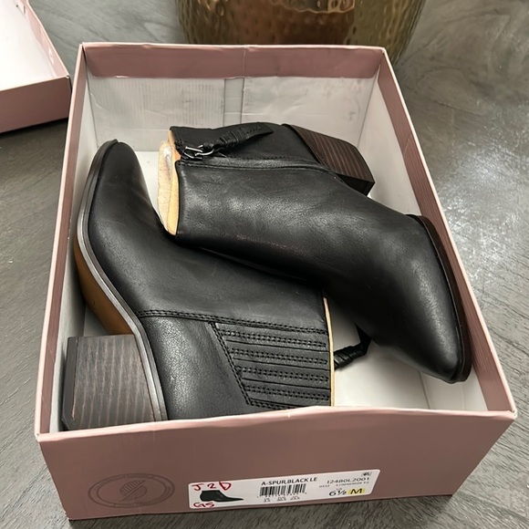 Franco Sarto Women's Spur Pointed Toe Ankle Boot - Picture 2 of 11